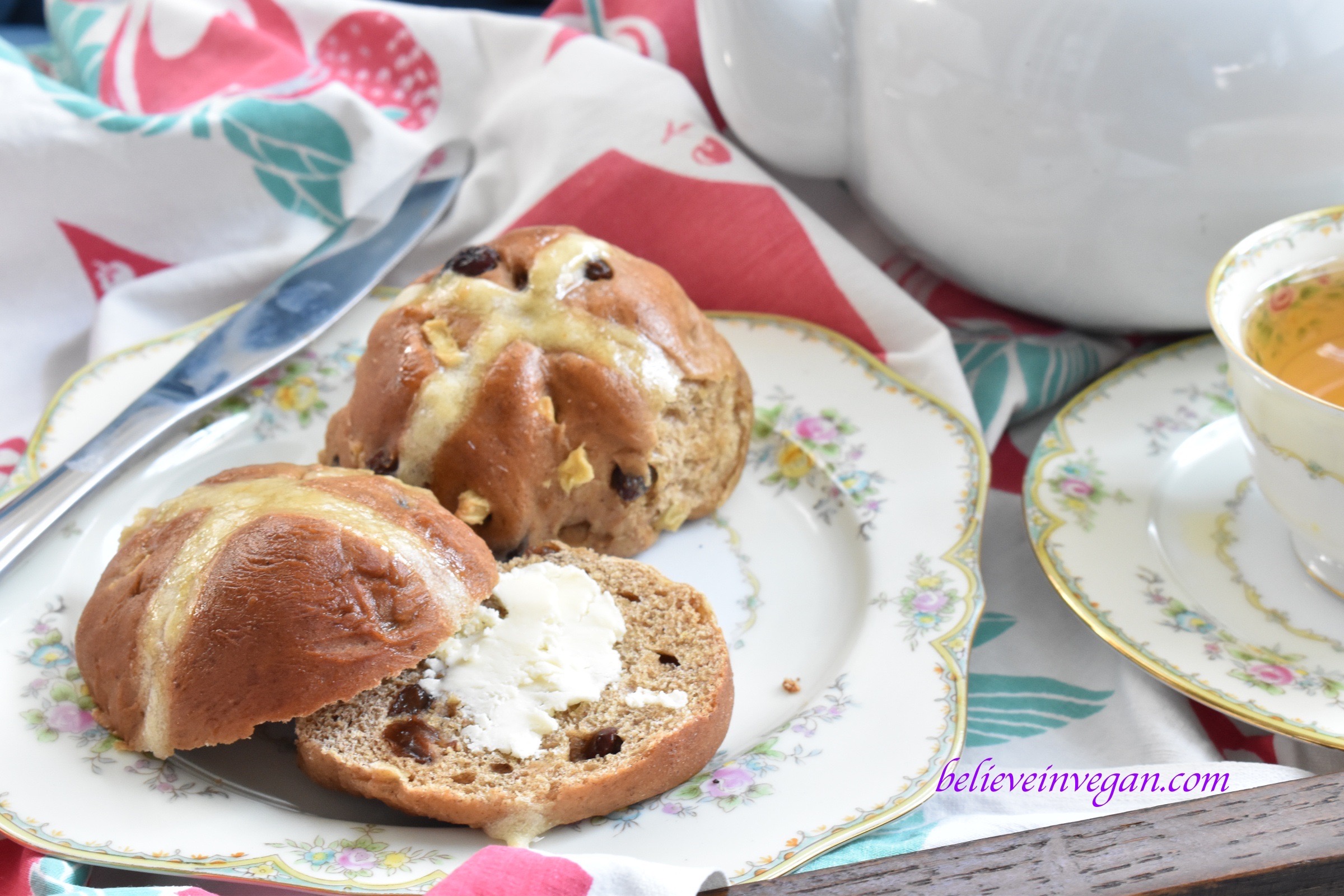 vegan hot cross buns believeinvegan.com